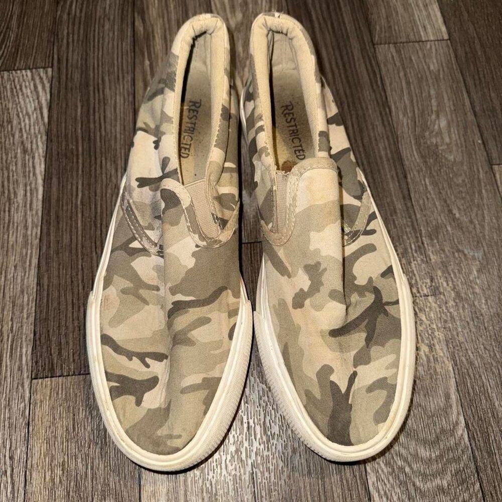 Restricted Women's Trainers